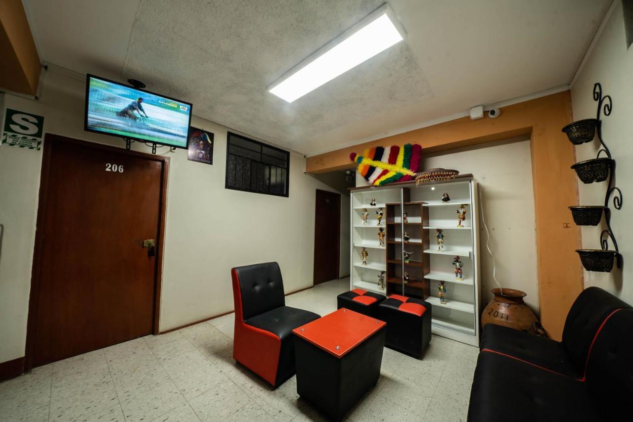 Отель Hostal Tarapaca Уануко Экстерьер фото