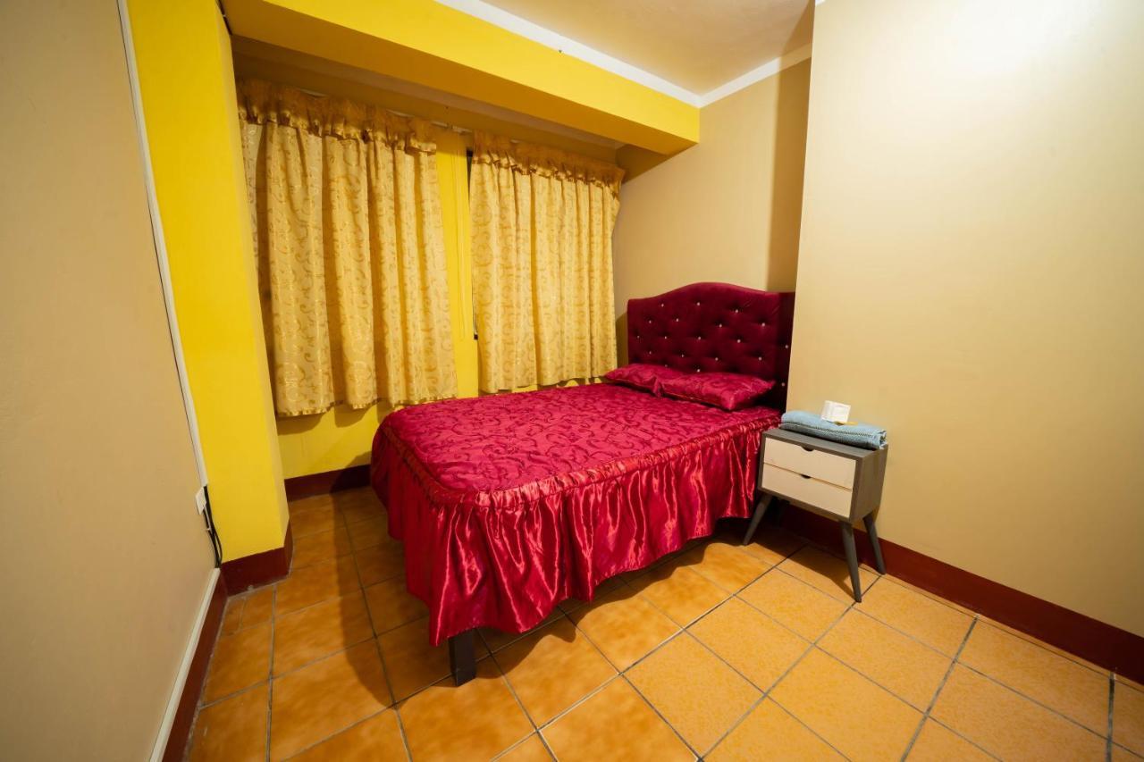 Отель Hostal Tarapaca Уануко Экстерьер фото