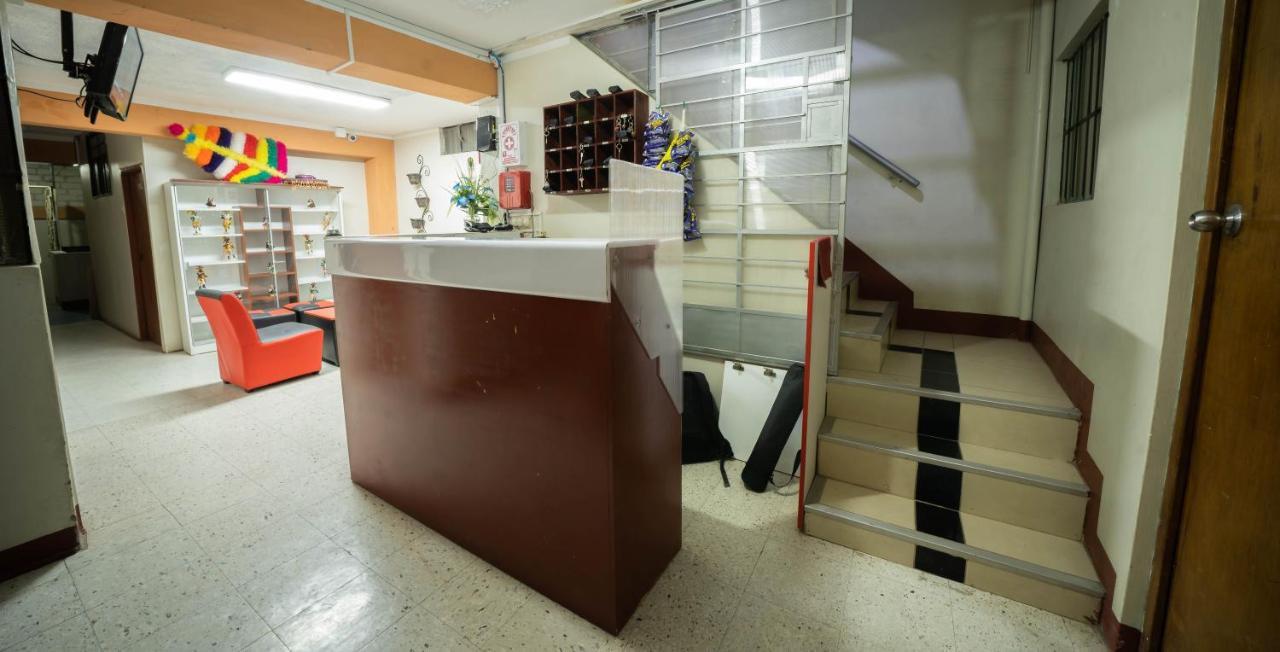 Отель Hostal Tarapaca Уануко Экстерьер фото
